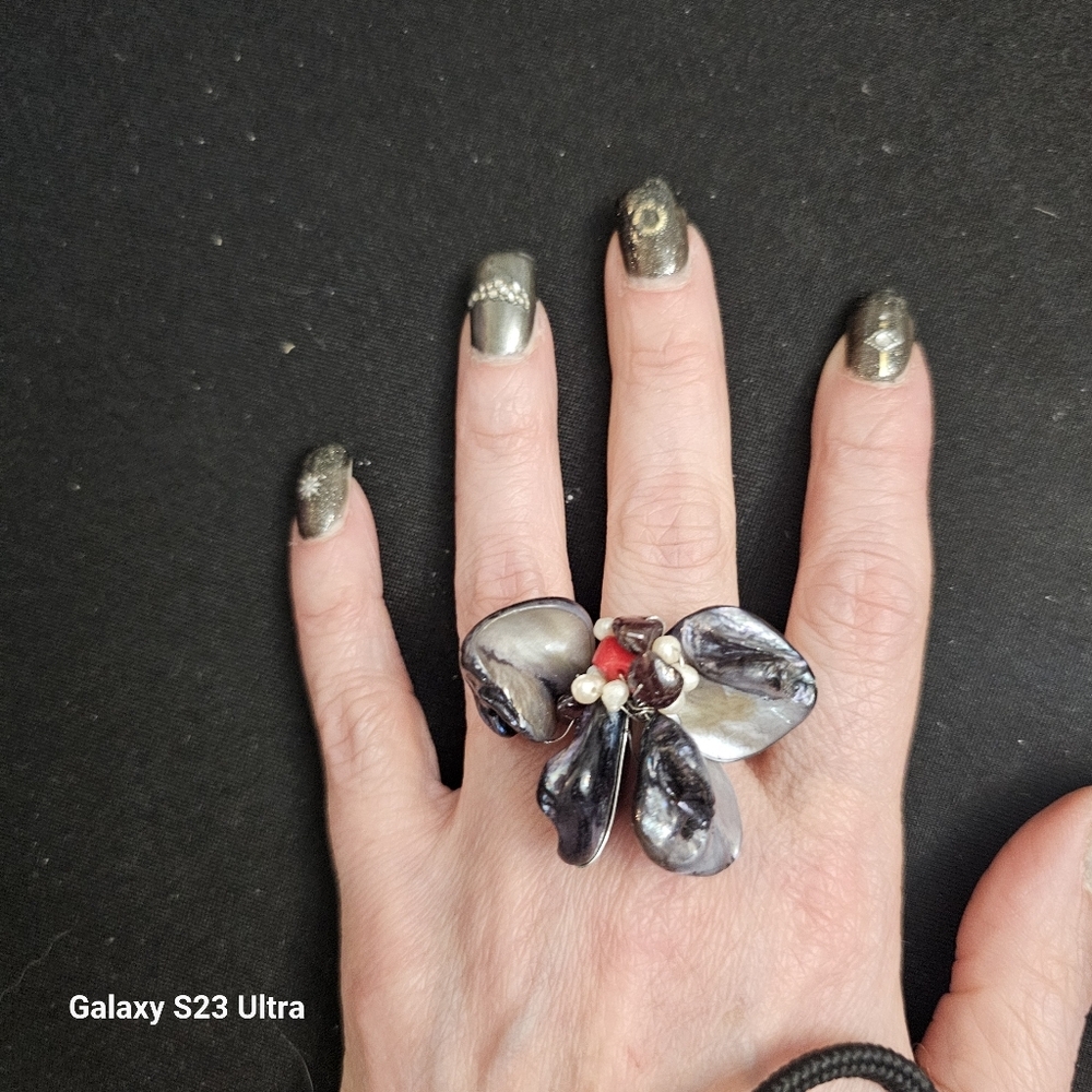 Mother of Pearl Flower Ring